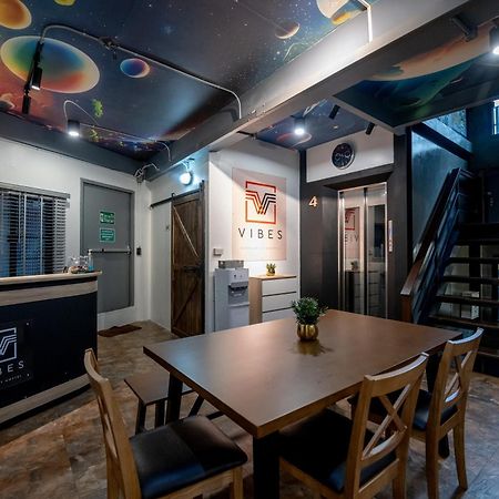 Vibes Hostel Bangkok Exterior photo