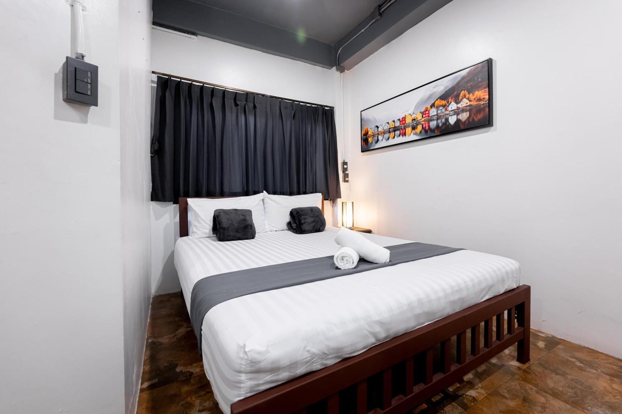 Vibes Hostel Bangkok Exterior photo