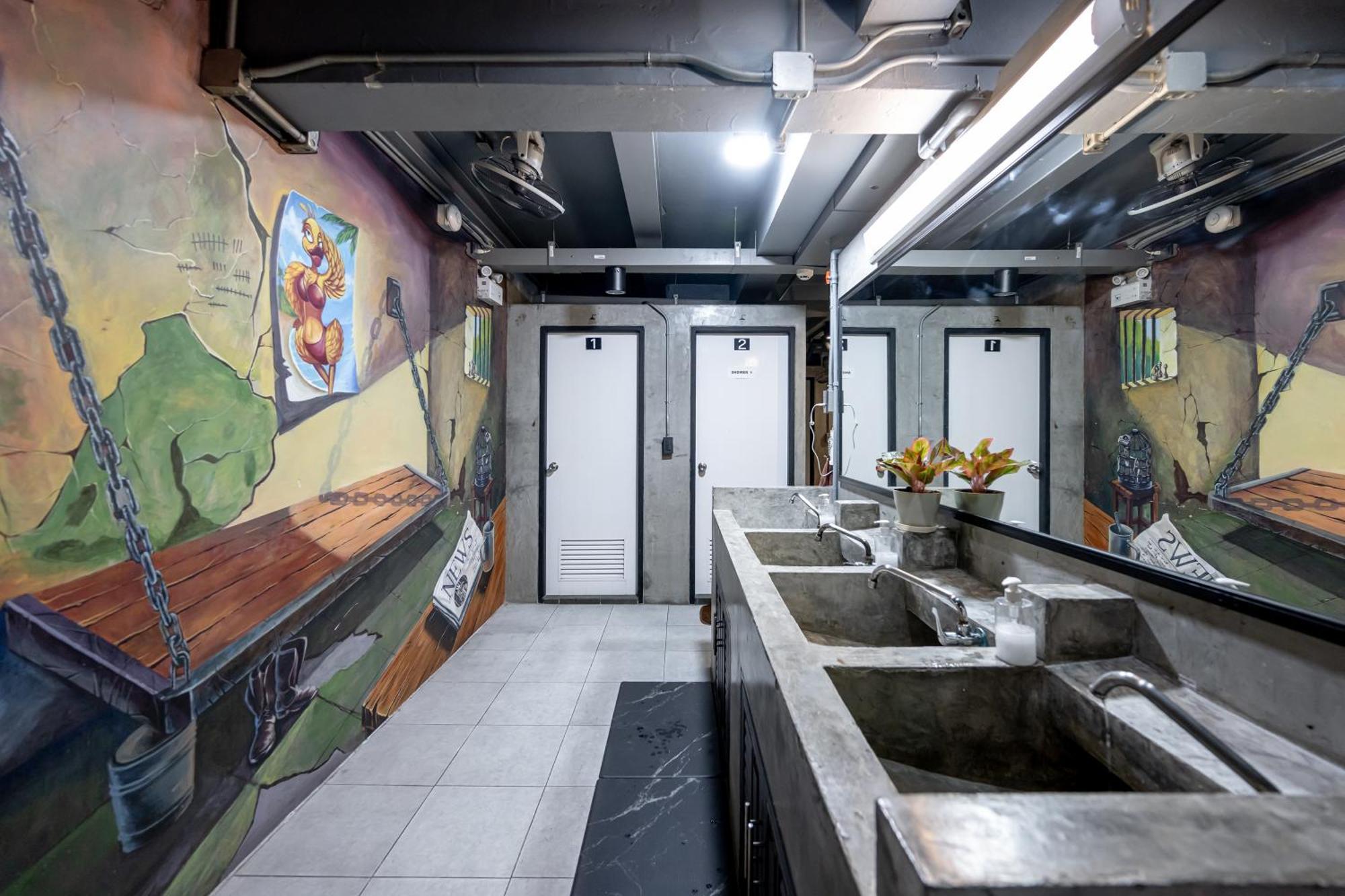 Vibes Hostel Bangkok Exterior photo
