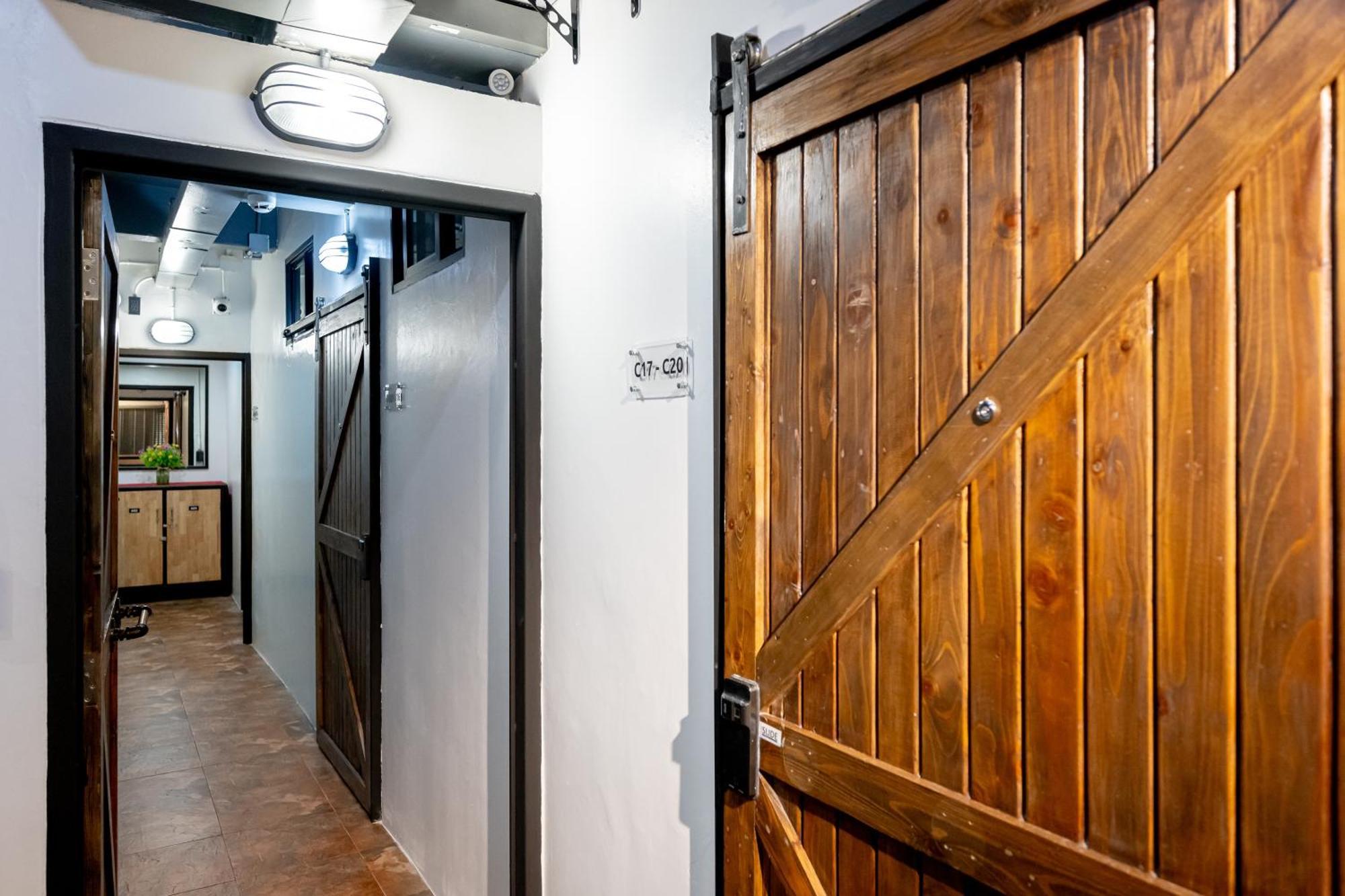 Vibes Hostel Bangkok Exterior photo